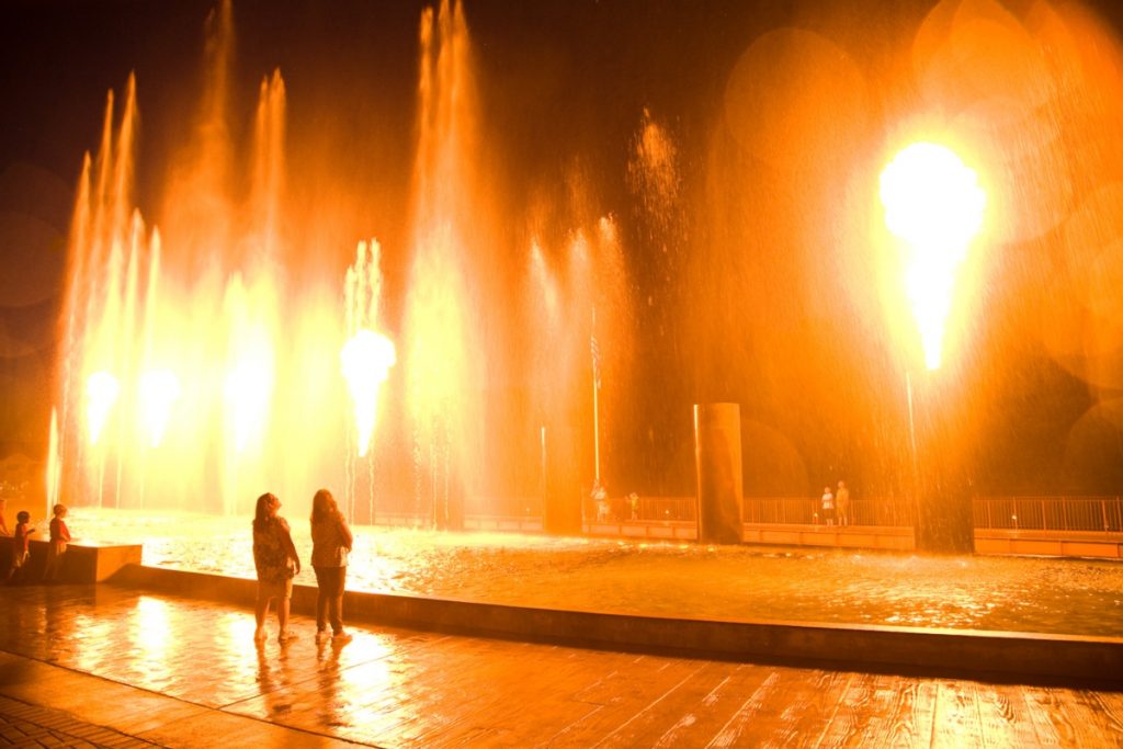 A couple share a romantic view of the Branson Landing fountain